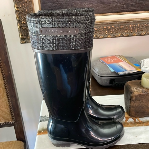Stunning “Salvatore Ferragamo” rain boots - Picture 9 of 10